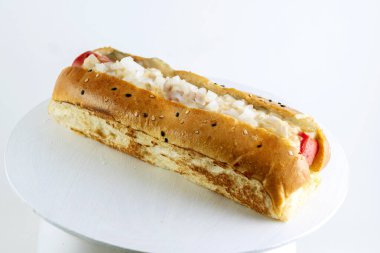 Sosisli sandviç kataloğu, patates ekmeği, et ve vejetaryen çeşitleri, marul, domates, pastırma, salatalık, çedar peyniri, karamelize soğan, Amerikan tarzı.. 