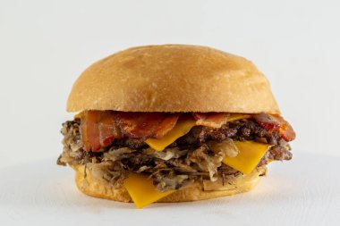 Patates çörekleri, et ve vejetaryen madalyonlu, marul, domates, pastırma, salatalık, çedar peyniri ve Amerikan usulü karamelli soğanlı hamburgerlerin farklı çeşitleri kataloğu.. 