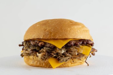 Patates çörekleri, et ve vejetaryen madalyonlu, marul, domates, pastırma, salatalık, çedar peyniri ve Amerikan usulü karamelli soğanlı hamburgerlerin farklı çeşitleri kataloğu.. 