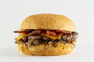 Patates çörekleri, et ve vejetaryen madalyonlu, marul, domates, pastırma, salatalık, çedar peyniri ve Amerikan usulü karamelli soğanlı hamburgerlerin farklı çeşitleri kataloğu.. 