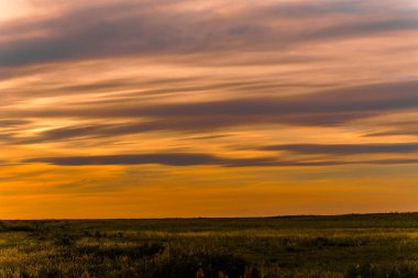 Bozkırda gün batımı.