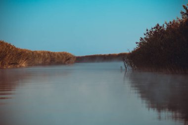 Sabahları nehrin güzel manzarası