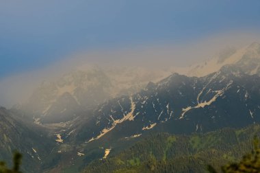 Dağlardaki güzel dağ manzarası
