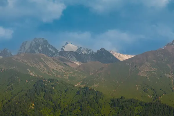 Dağların güzel manzarası