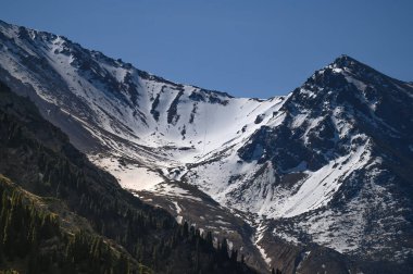 Kışın dağ zirveleri. yüksek tatralar, Slovakya.