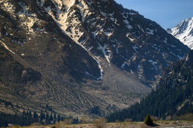 Dağların güzel manzarası
