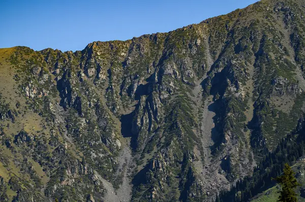 Dağların güzel manzarası