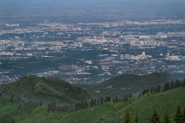 Şehrin penceresinden görünüm.