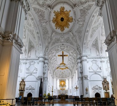 Almanya Bavyera Romantik Yolu. Wurzburg 'da. Wurzburger Dom Katedrali - Tarih: 23 - 04 - 2023