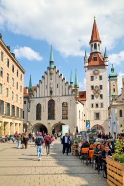 Almanya Bavyera Münih. Eski belediye binası (Altes Rathaus). Marienplatz 'da. Mary 'nin karesi - Tarih: 25 - 04 - 2023