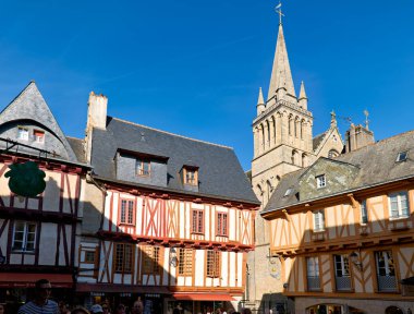 Vannes Brittany Fransa. IV. Henry Meydanı 'ndaki Aziz Pierre Katedrali - Tarih: 01 - 08 - 2023