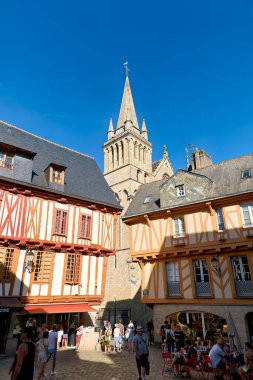 Vannes Brittany Fransa. IV. Henry Meydanı 'ndaki Aziz Pierre Katedrali - Tarih: 01 - 08 - 2023