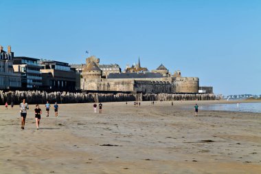 Aziz Malo Brittany Fransa. Grand plage du Sillon (Sillon plajı) - Tarih: 05 - 08 - 2023