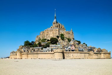 Mont Saint Michel Normandy Fransa ile alçak gelgit - Tarih: 07 - 08 - 2023