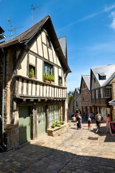 Dinan Brittany France. Kereste evleri - Tarih: 03 - 08 - 2023