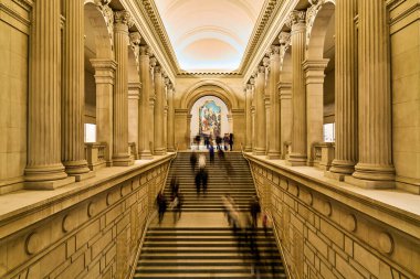 - New York. - Manhattan. Birleşik Devletler. Metropolitan Sanat Müzesi girişindeki görkemli merdiven - Tarih: 09 - 01 - 2022
