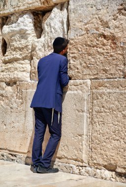 Kudüs İsrail. Ağlama duvarında dua eden Ortodoks Yahudiler - Tarih: 24 - 09 - 2023