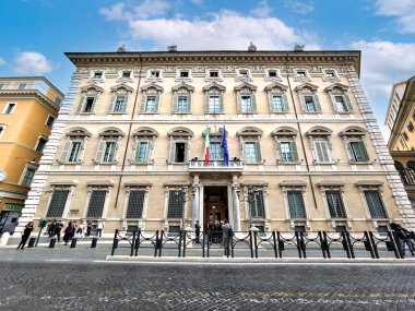 Roma Lazio İtalya. Palazzo Mona, İtalya Cumhuriyeti Senatosu 'nun merkezi ve İtalya Parlamentosu' nun üst meclisidir. - Tarih: 02 - 11 - 2023