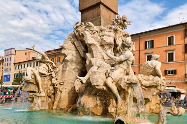 Roma Lazio İtalya. Fontana dei Quattro Fiumi (Dört Nehir Çeşmesi), Navona Meydanı 'nda bulunan bir çeşmedir. 1651 'de Gian Lorenzo Bernini tarafından Papa Innocent X için tasarlanmıştır.
