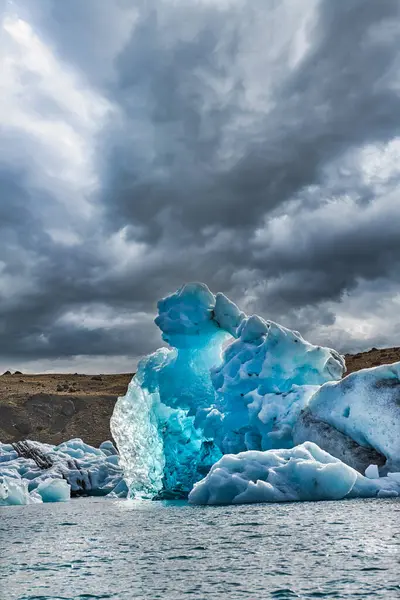 Harpa Reykjavk, İzlanda 'da bir konser salonu ve konferans merkezidir. - Tarih: 18 - 07 - 2023