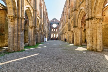 Saint Galgano 'nun çatısız manastırı. Siena Toskana İtalya - Tarih: 09 - 04 - 2023