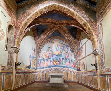 San Gimignano 'da. Toskana 'da. İtalya. Cenni di Francesco Sör Cenni 'nin Ponte' deki San Lorenzo kilisesindeki freskler - Tarih: 10 - 04 - 2023