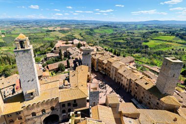 San Gimignano 'da. Toskana 'da. İtalya. Eski şehrin hava manzarası - Tarih: 10 - 04 - 2023