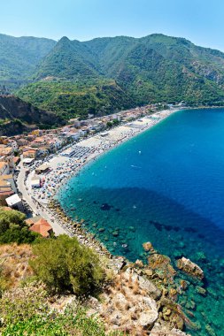 Scilla Calabria İtalya şehri. Yaz aylarında Marina Grande plajında boş zaman - Tarih: 27 - 08 - 2023