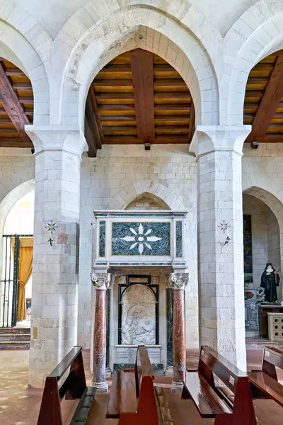 Tropea Calabria İtalya. Norman katedralinin içi - Tarih: 29 - 08 - 2023