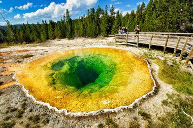 Yellowstone Ulusal Parkı 'nda Sabah Zaferi Havuzu. Wyoming 'de. ABD. Ağustos 2020 - Tarih: 09 - 08 - 2023