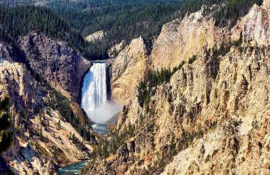 Yellowstone Ulusal Parkı 'ndaki Büyük Kanyon Sanatçı Noktası. Wyoming 'de. ABD. Ağustos 2020 - Tarih: 12 - 08 - 2023