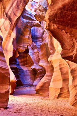 Antilop Kanyonu 'nun görkemli doğal mimarisi, Navajo Kabile Parkı, Arizona, ABD - Tarih: 19 - 08 - 2023