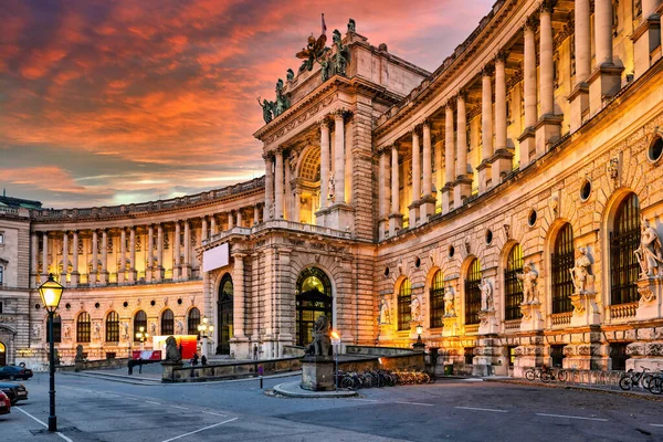 Viyana Avusturya. Heldenplatz 'dan Hofburg Neue Burg bölümü - Tarih: 03 - 11 - 2023