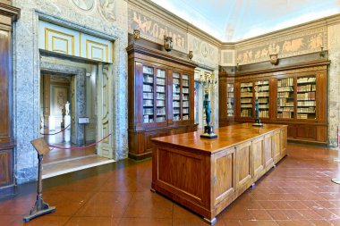 Caserta Campania İtalya. Kraliyet Sarayı. Derebeyi Kütüphanesi - Tarih: 07 - 09 - 2023