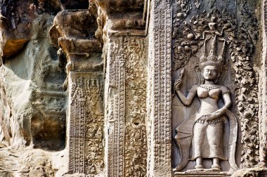 Apsara Dansçılarını betimleyen kabartma kabartma. Khmer kültürü, Angkor Wat, Siem Reap, Kamboçya - Tarih: 11 - 08 - 2023
