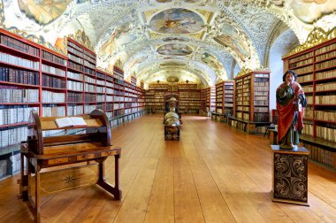 Çek Cumhuriyeti. Prag 'da. Strahov manastırındaki eski kütüphane - Tarih: 20 - 07 - 2023