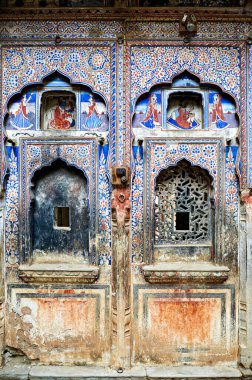 Hindistan Rajasthan. Mandawa Shekawati 'de boyanmış evler - Tarih: 02 - 08 - 2023
