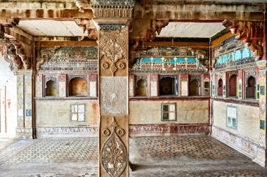 Hindistan Rajasthan Bundi. Taragarh Kalesi 'ndeki dekorasyon ve tablolar - Tarih: 15 - 08 - 2023