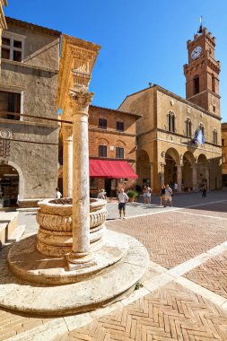 Pienza Val d 'Orcia Toskana İtalya. Piazza Meydanı Pio II - Tarih: 02 - 09 - 2023