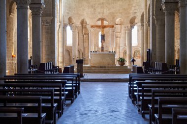 Sant 'Antimo Manastırı (Abbazia di Sant' Antimo), benedectine manastırı. Montalcino Val d 'Orcia Toskana İtalya - Tarih: 31 - 08 - 2023