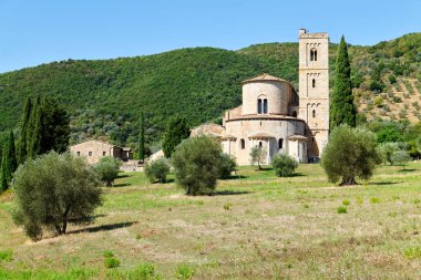 Sant 'Antimo Manastırı (Abbazia di Sant' Antimo), benedectine manastırı. Montalcino Val d 'Orcia Toskana İtalya - Tarih: 31 - 08 - 2023