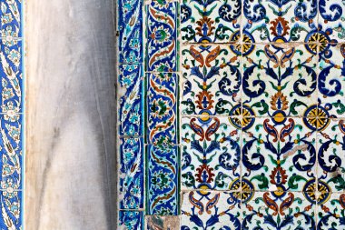 İstanbul hindisi. Topkapı Sarayı. Harem 'de dekore edilmiş duvarlar - Tarih: 29 - 04 - 2023