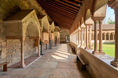 Verona Veneto İtalya. San Zeno Bazilikası. Manastır - Tarih: 01 - 05 - 2024