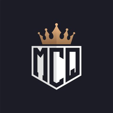 Crown 'lu lüks MCQ logosu. Seçkin Markalar için Zarif Baş harfler MCQ Harf Logosu. Üst Düzey İşletmeler için MCQ Monogramı