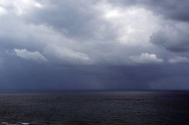 İsrail 'in kuzeyindeki Akdeniz üzerinde fırtına bulutları