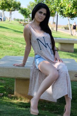 Doğada güzel bir kız