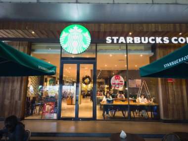 Shenzhen, Çin - 2 Aralık 2023: Shenzhen 's Starbucks.