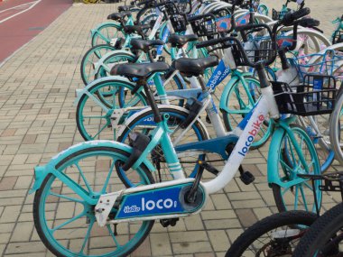 Hong Kong, Çin - 11 Ocak 2024: Locobike Tsuen Wan, Hong Kong 'da bisikleti paylaştı.