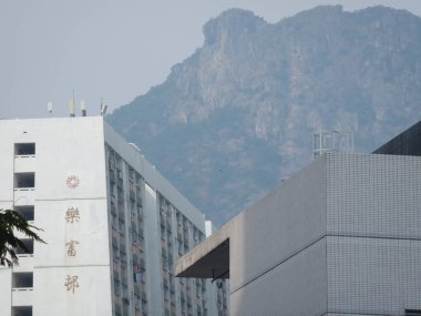 Hong Kong, Çin - 12 Ocak 2024: Lion Rock Hill Mountain view at Lok Fu Estate, Hong Kong.