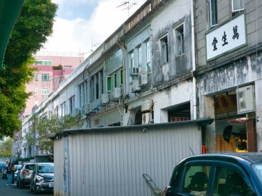 Hong Kong, Çin - 2 Şubat 2024: San Lau Caddesi Sha Tau Kok sokak manzaralı.